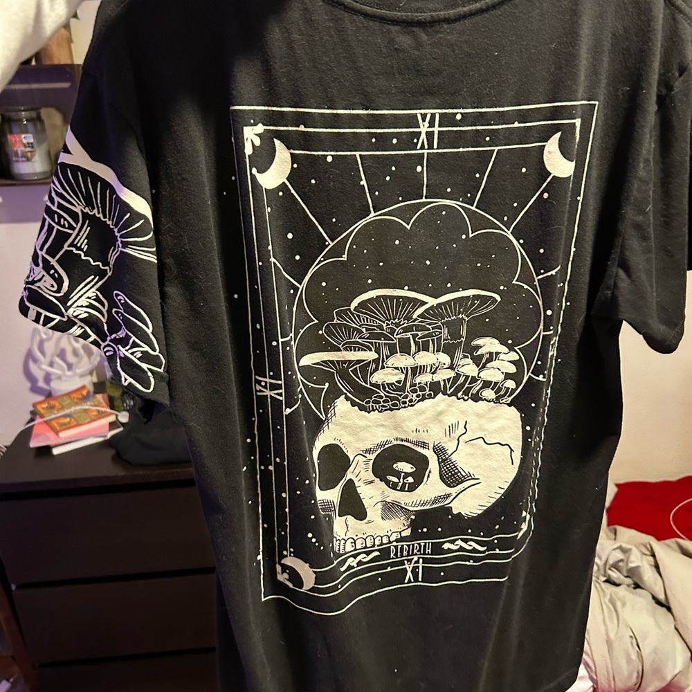 Men’s weekend warrior t-shirt worn once!